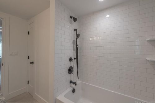 367 Chestnut Hl Rd, Wilton CT 06897-3504 exterior