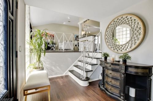 75 Redwood Rd, Springfield, NJ 07081-2425