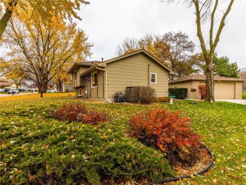 8808 Hammontree Cir, Des Moines, IA 50322-1410