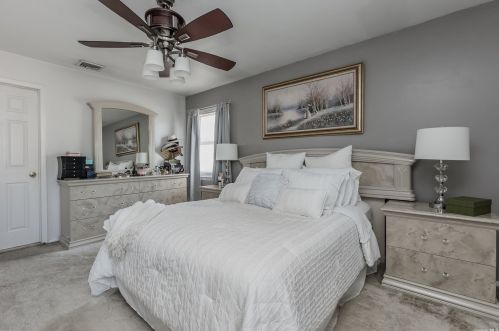 92 Forsythia Ln, Babylon NY 11703-2806 exterior