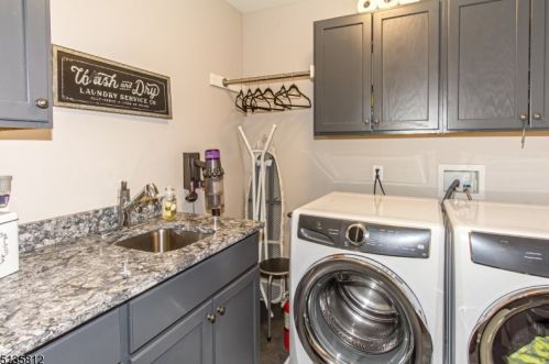 3 Marion Ln, Scotch Plains NJ 07076-2924 exterior