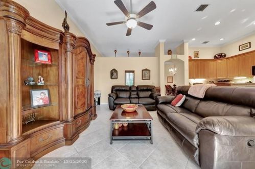 7648 New Holland Way, Boynton Beach FL 33437-6342 exterior