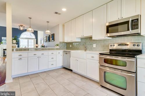 7041 Chesley Search Way, Alexandria VA 22315-4754 exterior