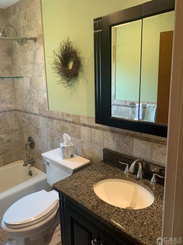 1517 Raspberry Ct, Edison NJ 08817-2765 exterior