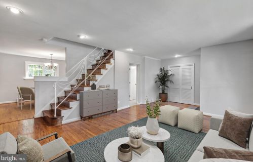 209 Foster Ave, Pittsburgh PA 15205-2352 exterior