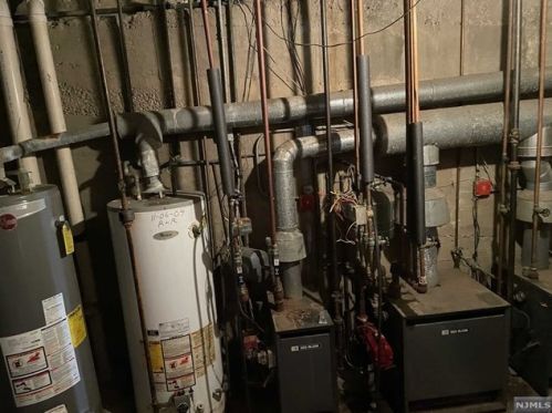 114 Pne St, Cliffside Park NJ 07010-1018 exterior