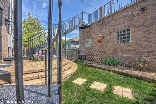 1523 School St, Chicago IL 60657-2121 exterior