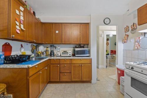 58 Llewellyn Ave, Town Center NJ 07052-5701 exterior