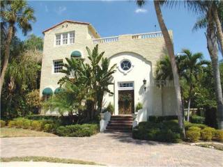 836 Bayside Dr, Tampa, FL 33609-3634