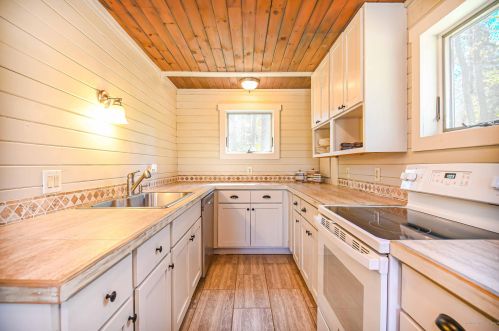 486 Ocean House Rd, Portland, ME 04107-2622