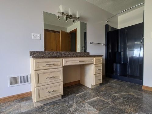 13 Bailey Rd, Enfield CT 06082-4818 exterior