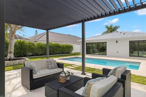 673 97 Ave, Naples FL 34108-2280 exterior