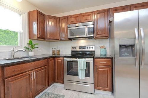 38 Berkshire St, Providence RI 02908-2503 exterior