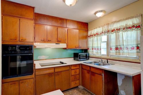 1004 Forrest Dr, Atlanta GA 30354-2514 exterior