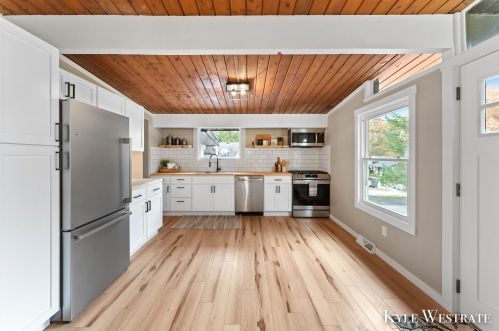 3735 Balsam Ave, Grand Rapids MI 49525-2471 exterior