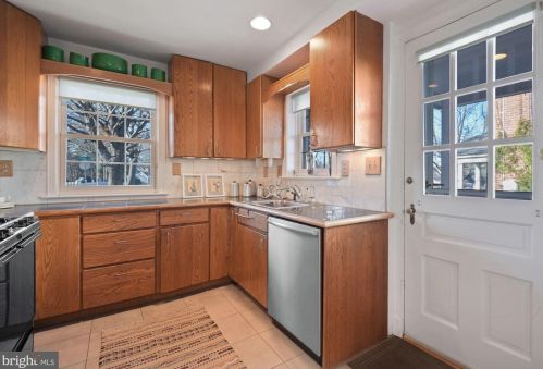 612 Pershing Dr, Silver Spring MD 20910-4341 exterior