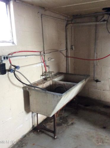 210 Hackley Ave, Meskegon MI 49444-1060 exterior