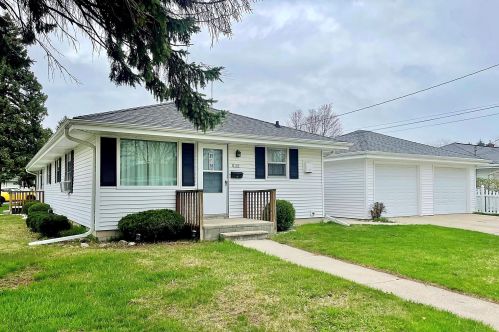 2142 Richmond Ave, Manitowoc, WI 54220-1760