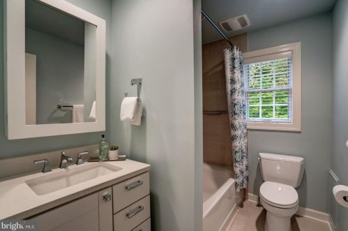 7621 Laurel Leaf Dr, Rockville MD 20854-1768 exterior