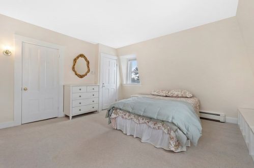 42 Maple St, Newton MA 02458-1712 exterior