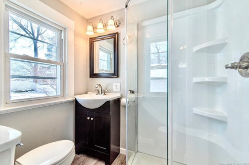 23 Holl St, Manchester CT 06040-5325 exterior