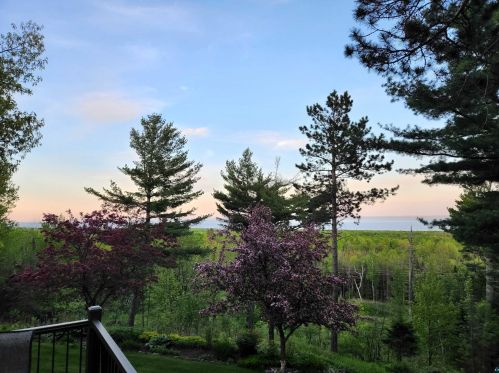 5278 Lakewood Rd, Duluth MN 55804-2817 exterior