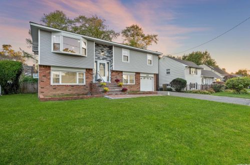 128 Terrace Ave, Babylon, NY 11704-5723