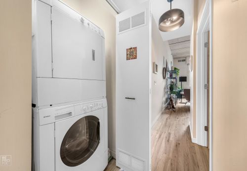 630 Franklin St, Chicago IL 60654-8327 exterior