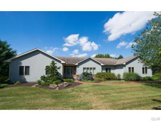 4645 Commonwealth Dr, Emmaus, PA 18049-1272