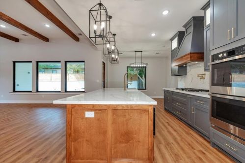 302 Edgewood Dr, Montgomery TX exterior