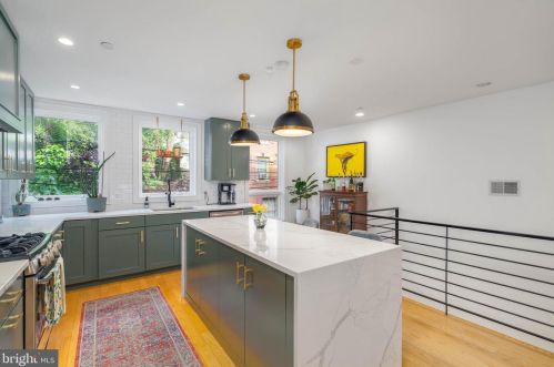 1018 Leithgow St, Philadelphia PA  19123-1421 exterior