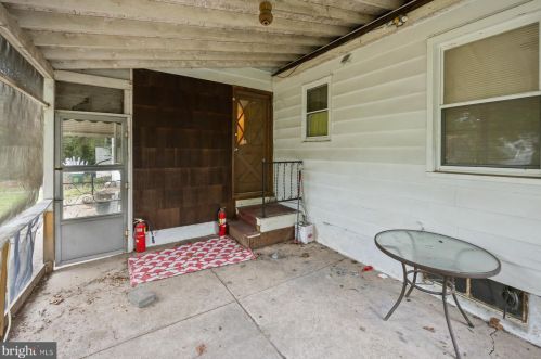 5 Fogarty Dr, Trenton NJ 08619-4320 exterior