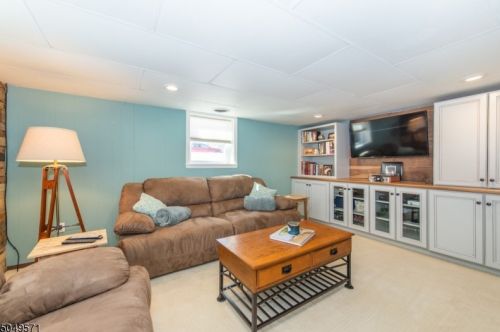 70 Landing Trl, Parsippany NJ 07834-1014 exterior