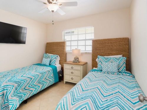 616 104 Ave, Naples FL 34108-3227 exterior