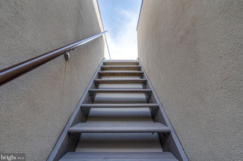 522 Carpenter St, Philadelphia PA 19147-4033 exterior