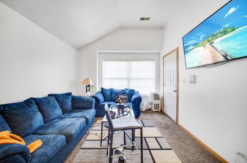 7952 Greenwood Ave, Chicago IL 60619-7096 exterior