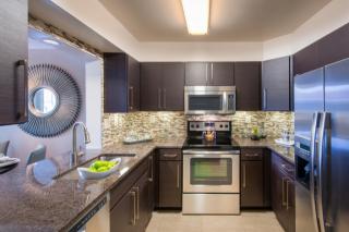 1750 P St, Washington DC  20036-1340 exterior