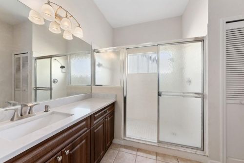 3637 Kent Dr, Naples FL 34112-3738 exterior