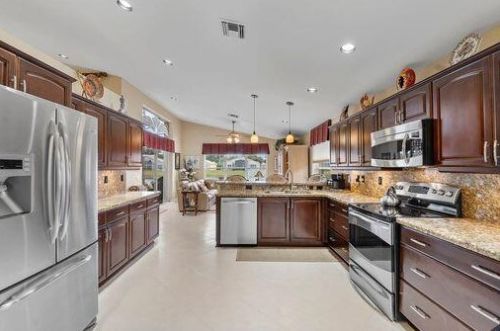 11715 Caracas Blvd, Boynton Beach FL 33437-4081 exterior