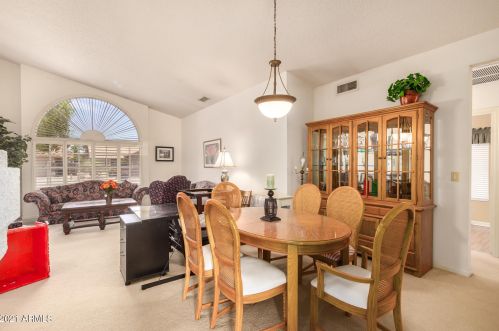 560 Saguaro St, Chandler, AZ 85224-4286