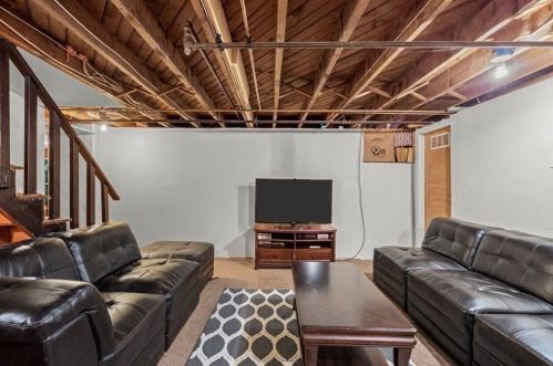 4 Ludington Rd, Worcester MA 01602-3223 exterior