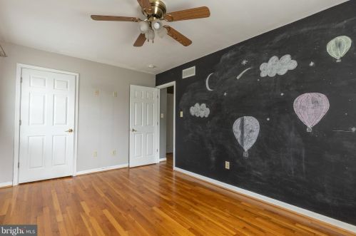 136 Dunsinane Dr, New Castle DE 19720-2323 exterior