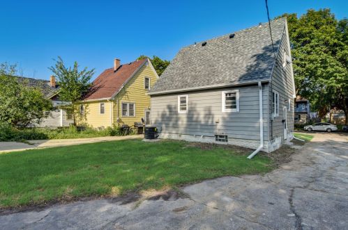 5811 41st St, Milwaukee WI  53221-3919 exterior