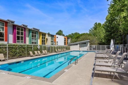 1278 Eames Grn, Atlanta GA 30318-4193 exterior