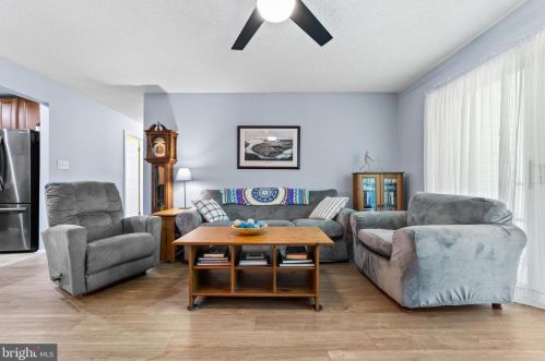 72 Holly Ct, Trenton NJ 08619-4636 exterior