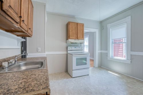 50 Dawes St, Springfield, MA 01109-3041