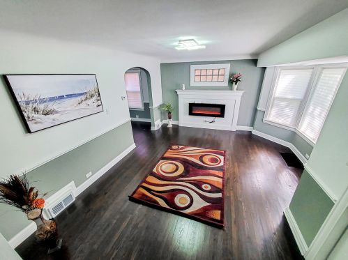 8029 Maplewood Ave, Chicago IL  60652-2807 exterior