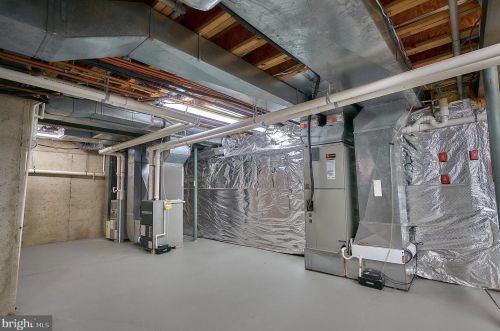 2221 Jefferson Ln, Huntingdon Valley PA 19006-6038 exterior