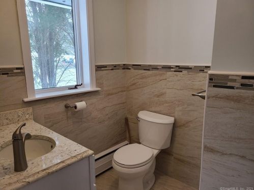 99 Elm St, North Haven CT 06473-2509 exterior