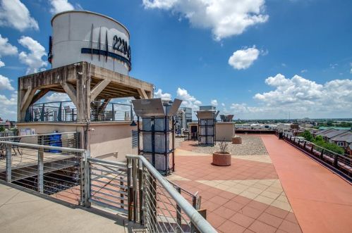 2220 Canton St, Dallas TX  75201-5902 exterior